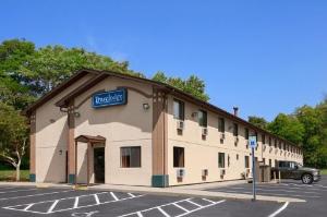 Travelodge by Wyndham Muskegon, Muskegon