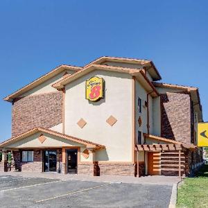 Super 8 by Wyndham Roseville/Detroit Area