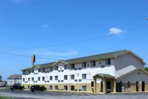 Super 8 by Wyndham Topeka/Wanamaker RD/I-70, Topeka