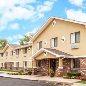 Super 8 by Wyndham Sterling Heights/Detroit Area