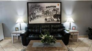 Super 8 by Wyndham Groton, Groton