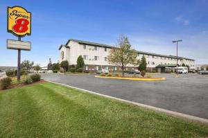 Super 8 by Wyndham Milwaukee Airport, Milwaukee