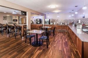 Super 8 by Wyndham Iowa City/Coralville, Coralville
