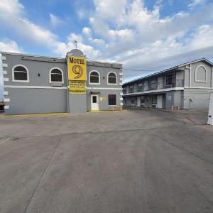 Hotels near Sames Auto Arena - Motel 9