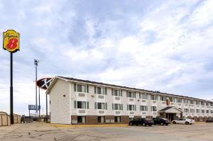 Super 8 by Wyndham Hays KS, Hays