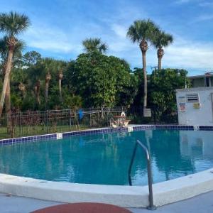 Hotels near Riverside Theatre Vero Beach - HomeTowne Studios by Red Roof Vero Beach - I-95