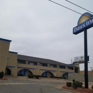 Hotels near Lucky Star Casino - Concho - Days Inn by Wyndham Oklahoma City NW Expressway