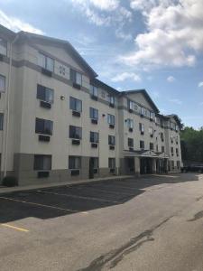 Super 8 by Wyndham Manchester Airport, Manchester