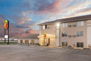 Super 8 by Wyndham Watertown, Watertown