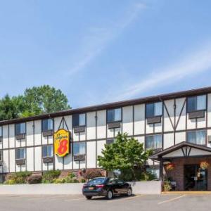 Hotels near Chenango County Fairgrounds - Super 8 by Wyndham Norwich