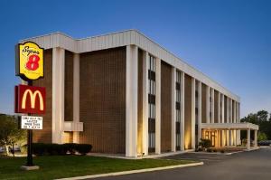 Super 8 by Wyndham Liverpool/Syracuse North Airport, Syracuse