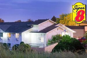 Super 8 by Wyndham Pittsburgh Airport/Coraopolis Area, Coraopolis