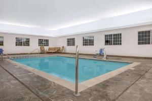 Super 8 by Wyndham Cedar Falls, Cedar Falls