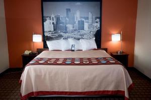 Super 8 by Wyndham Altoona, Altoona
