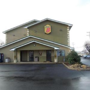 Hotels near Rockingham County Fair - Super 8 by Wyndham Harrisonburg