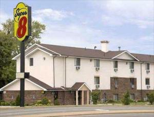 Super 8 by Wyndham Richmond/Broad Street, Henrico