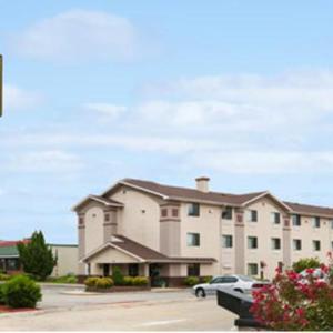 Hotels near Martinsville Speedway - Super 8 by Wyndham Danville VA