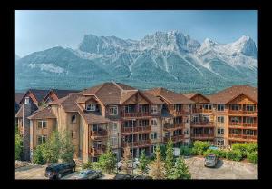 Falcon Crest Lodge by CLIQUE, Banff