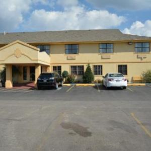 Hotels near Hardy Murphy Coliseum - Super 8 by Wyndham Sulphur