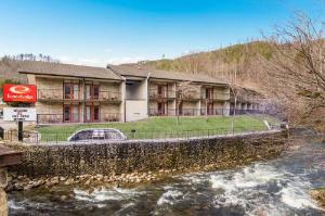 Econo Lodge Inn & Suites on the River, Gatlinburg