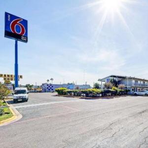 Hotels near Casa Blanca Ballroom Laredo - Motel 6 Laredo South