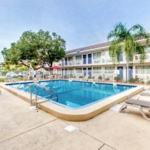 Hotels near Venice Performing Arts Center - Motel 6-Venice FL