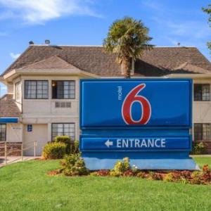 Hotels near Dixon Fairgrounds - Motel 6-Fairfield CA - North