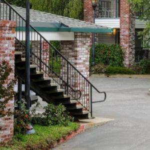 Hotels near Nevada County Fairgrounds - Grass Valley Courtyard Suites