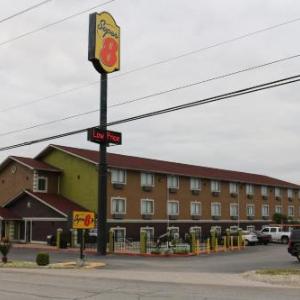 Midnight Rodeo San Antonio Hotels - Super 8 by Wyndham San Antonio/I-35 North