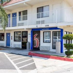 Fox Theater Bakersfield Hotels - Motel 6-Bakersfield CA - Convention Center