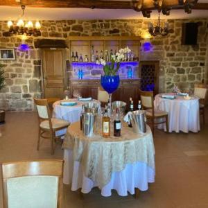 Prades Hotels Deals At The 1 Hotel In France Aux Vieux Arceaux