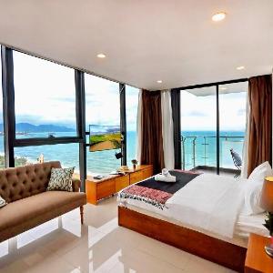 Amazing ocean view 2 bedroom apartment in Maple