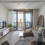 Stylish Apartment Floating Over The Marina Waters Dubai 