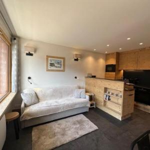 Studio rénové ski-in/ski-out avec balcon et parking - FR-1-688-20