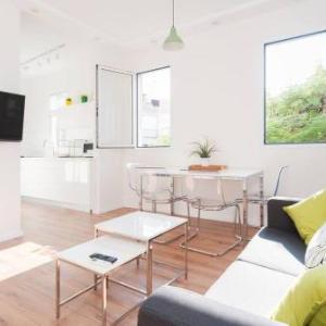 1BR near the beach with Balcony and Mamad by HolyGuest