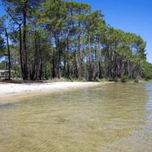 Studio mansardé climatisé les roseaux bord de lac