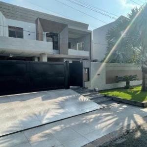Family Friendly 2-Bedroom Home Upper Portion with Parking
