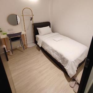 HOTEL SENTOSA SINGLE ROOM SHARE BATH