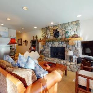 Lovely Vail Village Creekside 2 Bedroom Condo with Hot Tub and Pool.