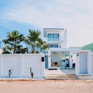 PromptPoolVilla