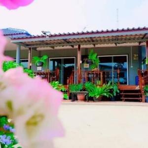 RUEN ING SUAN เรือนอิงสวน โฮมสเตย์