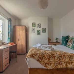 Large Luxury 4 Bed Chic House Southampton Centre Great for groups! Parking available Sleeps 7- By Blue Puffin Stays