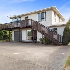 Rainbow Lake House - Lake Taupō Holiday Home