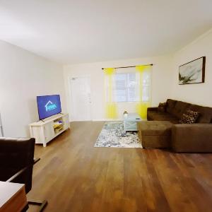 Bayview Regency Apartments By Lowkl