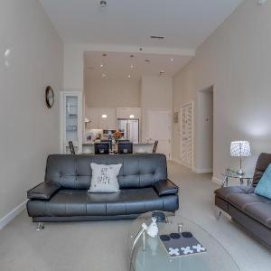 2 Bedroom Apartment located in Washington Dc's Penn Quarter