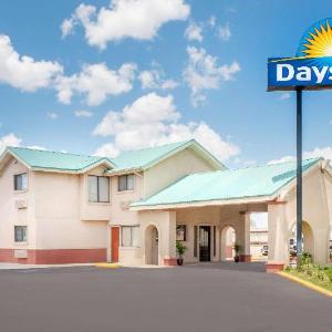 Days Inn by Wyndham Hobbs