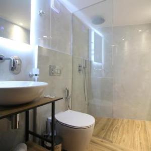 F&J Hotel