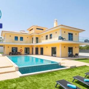 Villa Coral Bay - Moradia familiar com piscina aquecível e BBQ em Albufeira