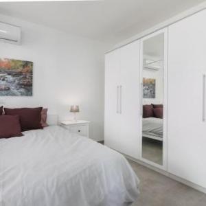 The view & art gallery apartment free parking
