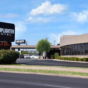 Hotels near Midnight Rodeo Springfield - Lamplighter Inn And Suites South